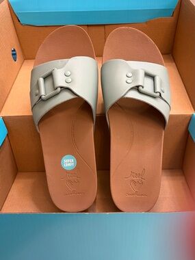 Women’s Slide Sandals in Light Gray - Comfortable Everyday Slip-Ons